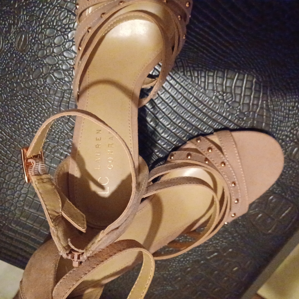 Lauren Conrad pink heals with gold studs - Picture 3 of 6